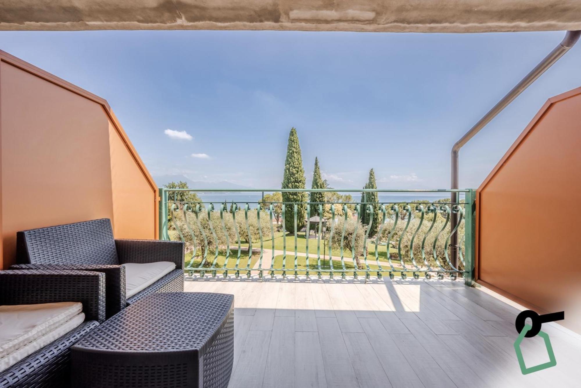 Hotiday Apartment Collection - Desenzano Desenzano del Garda Buitenkant foto