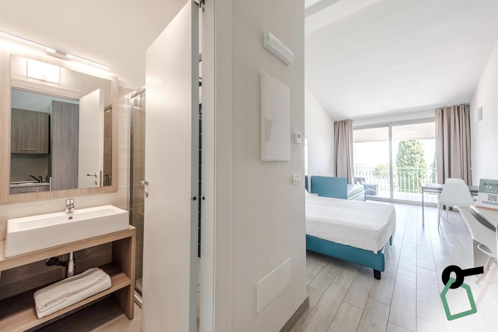 Hotiday Apartment Collection - Desenzano Desenzano del Garda Buitenkant foto