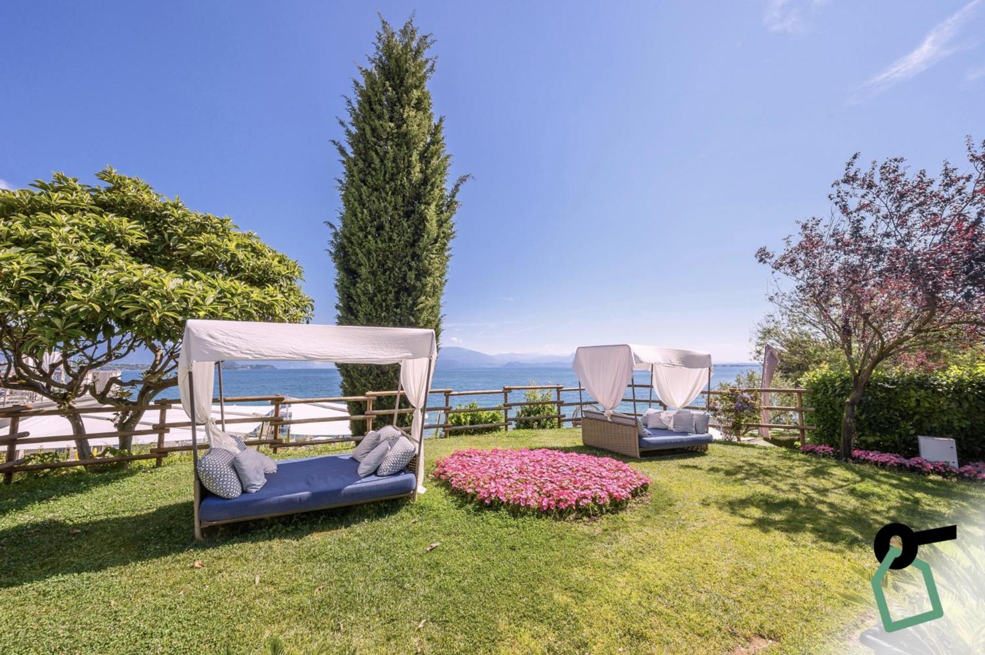Hotiday Apartment Collection - Desenzano Desenzano del Garda Buitenkant foto