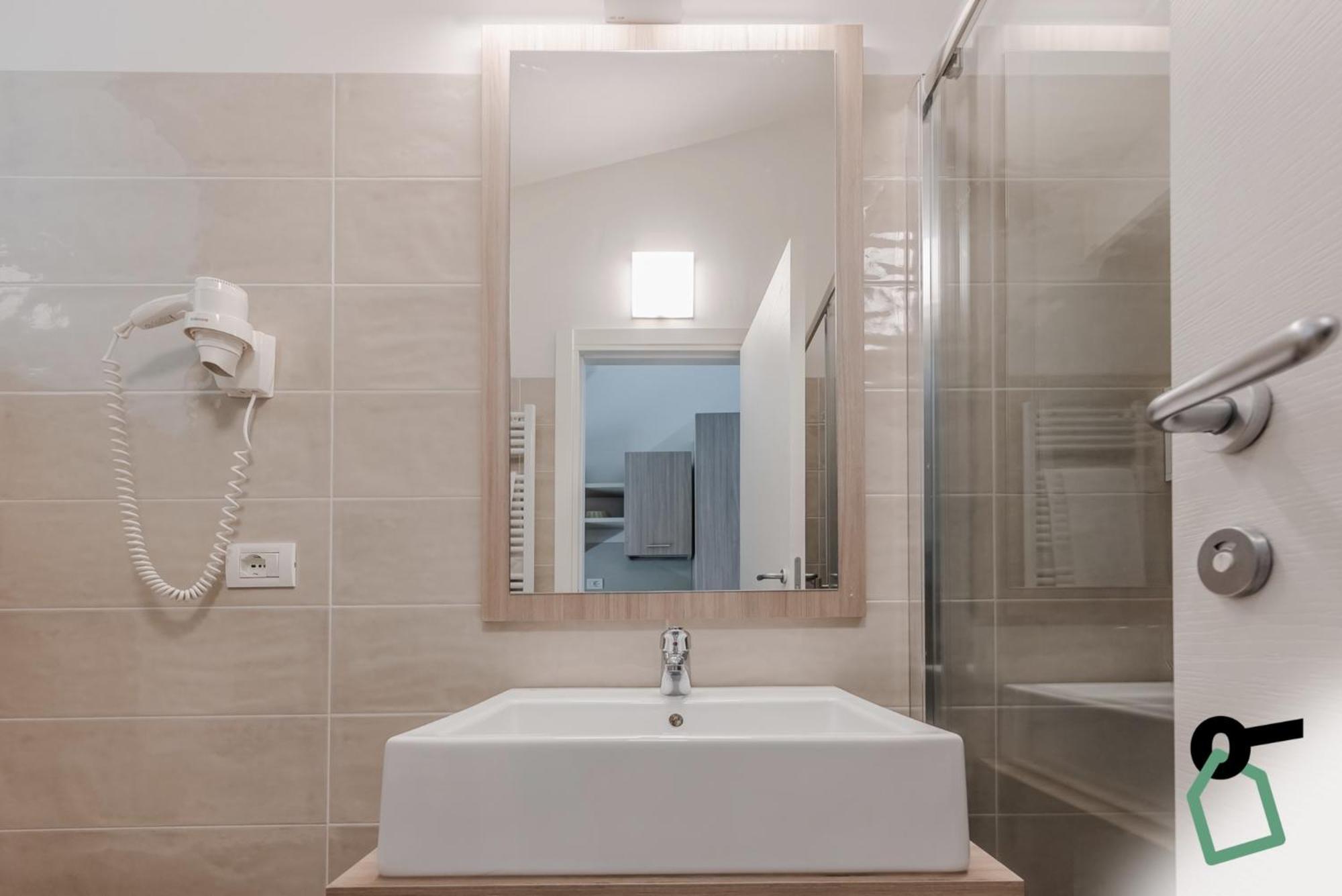 Hotiday Apartment Collection - Desenzano Desenzano del Garda Buitenkant foto