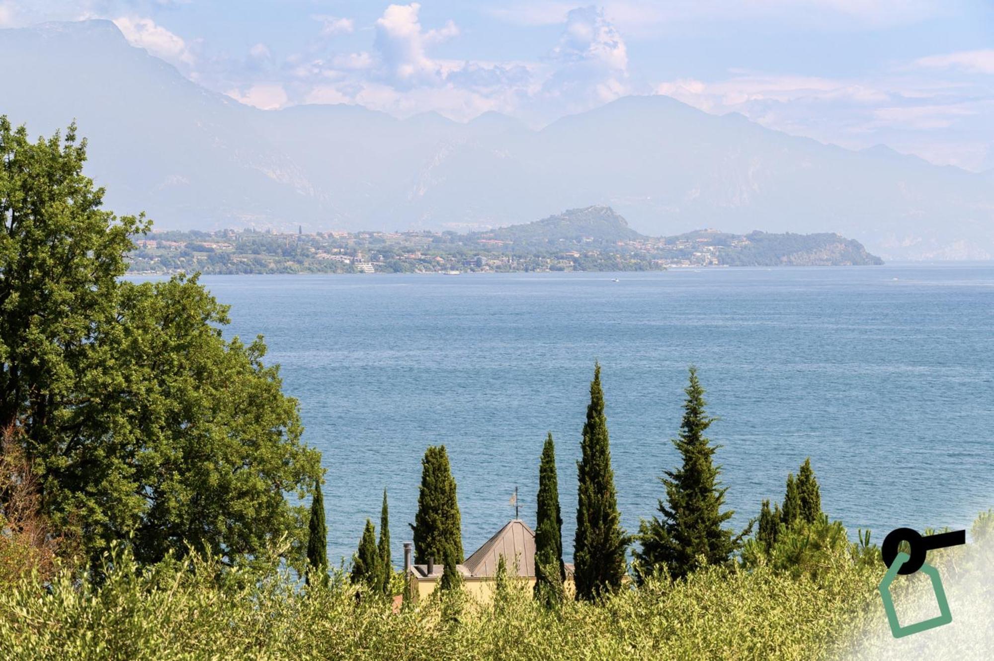 Hotiday Apartment Collection - Desenzano Desenzano del Garda Buitenkant foto