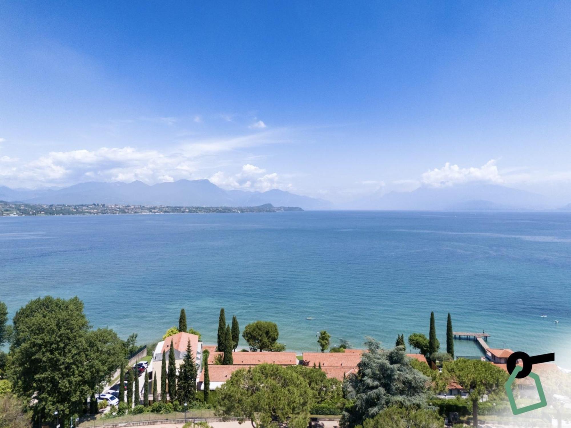 Hotiday Apartment Collection - Desenzano Desenzano del Garda Buitenkant foto