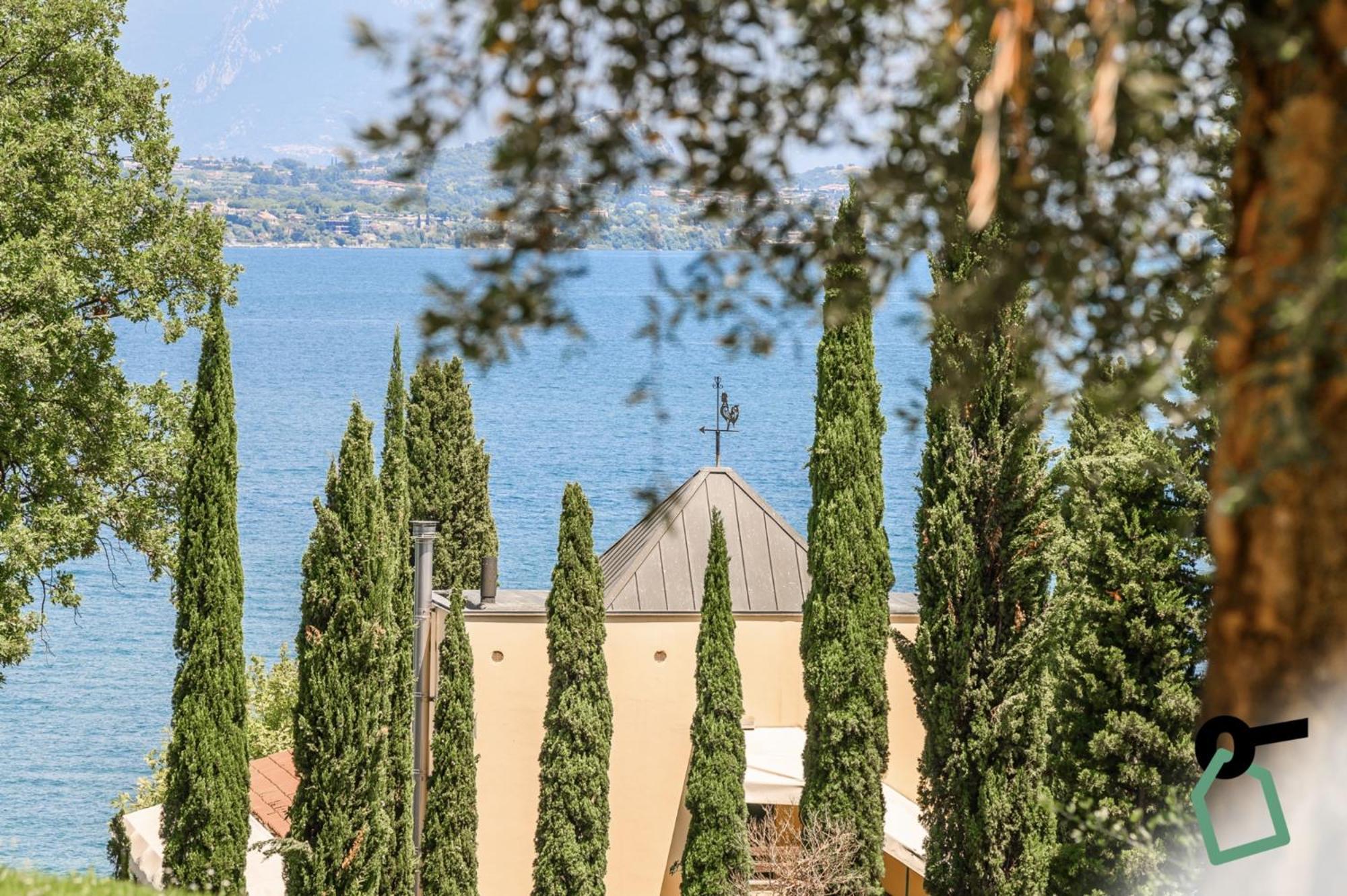 Hotiday Apartment Collection - Desenzano Desenzano del Garda Buitenkant foto